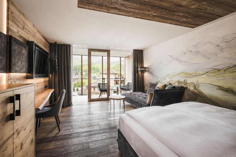 Excelsior Dolomites Life Resort - Oda