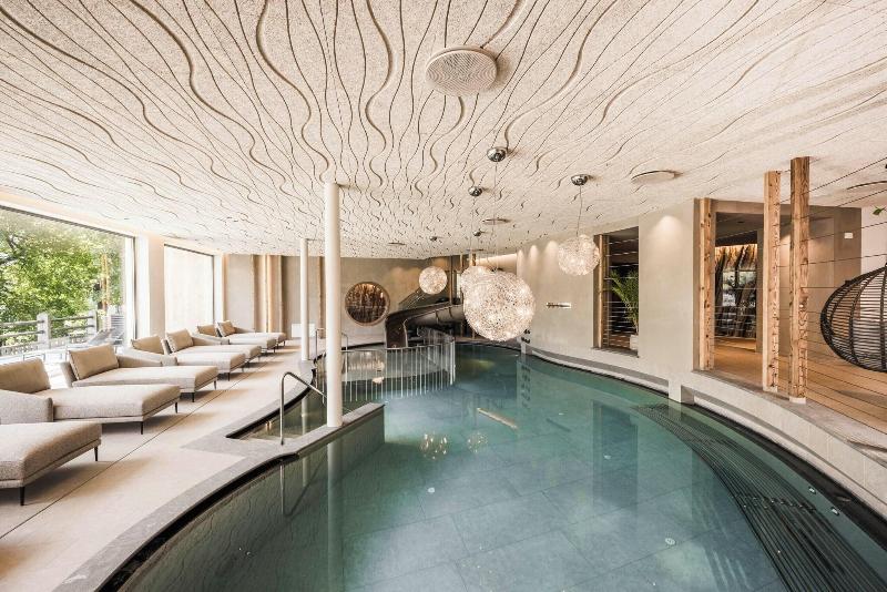 Excelsior Dolomites Life Resort - Havuz