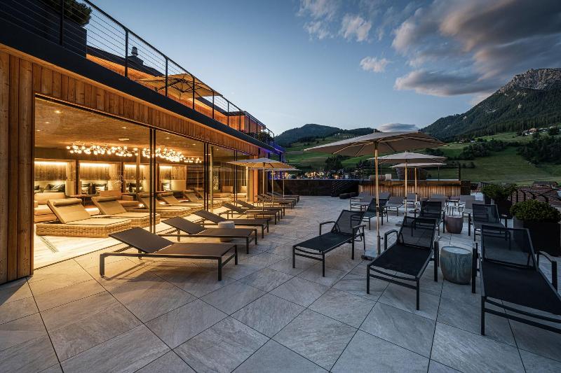 Excelsior Dolomites Life Resort - Teras