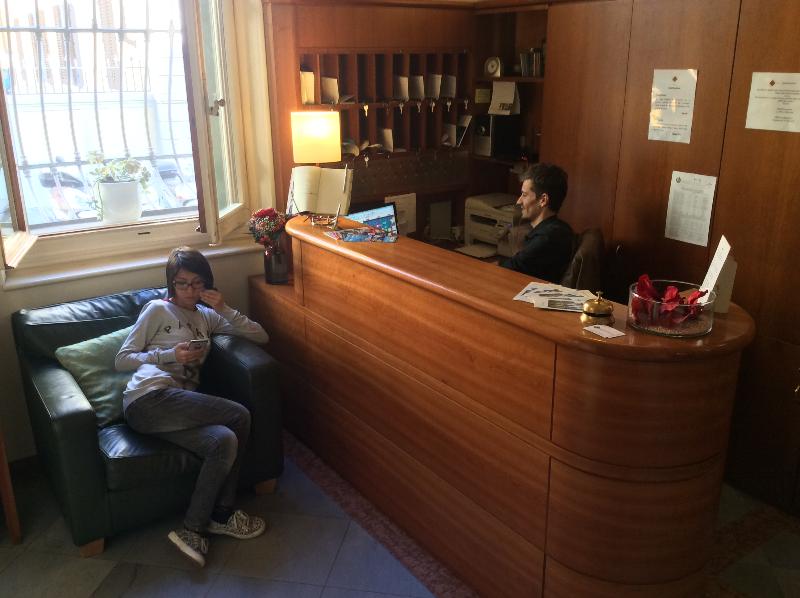 Hotel Bonifacio - Lobi