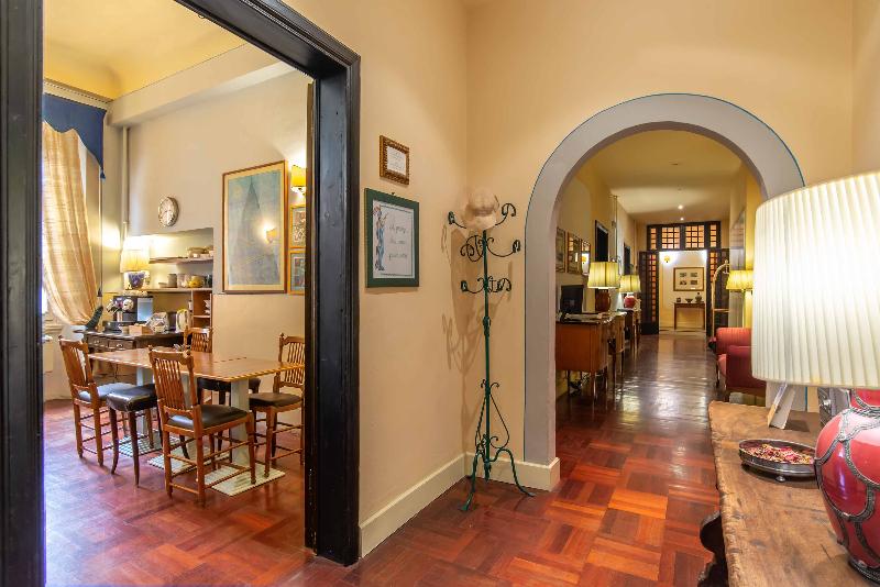 Hotel Bonifacio - Lobi