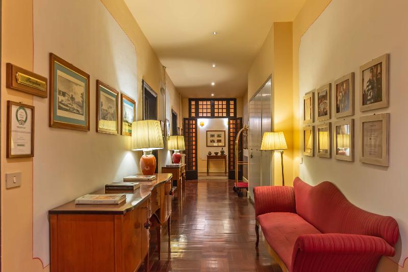 Hotel Bonifacio - Lobi