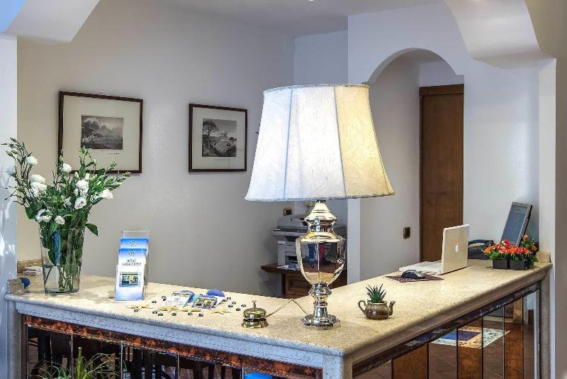 Hotel Caracciolo - Lobi