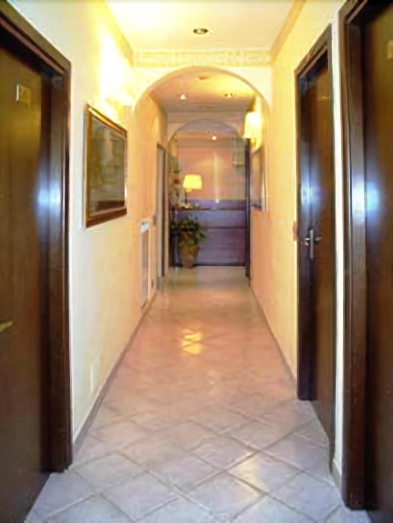 Hotel Fenicia - Lobi