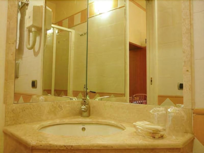 Hotel Fenicia - Oda