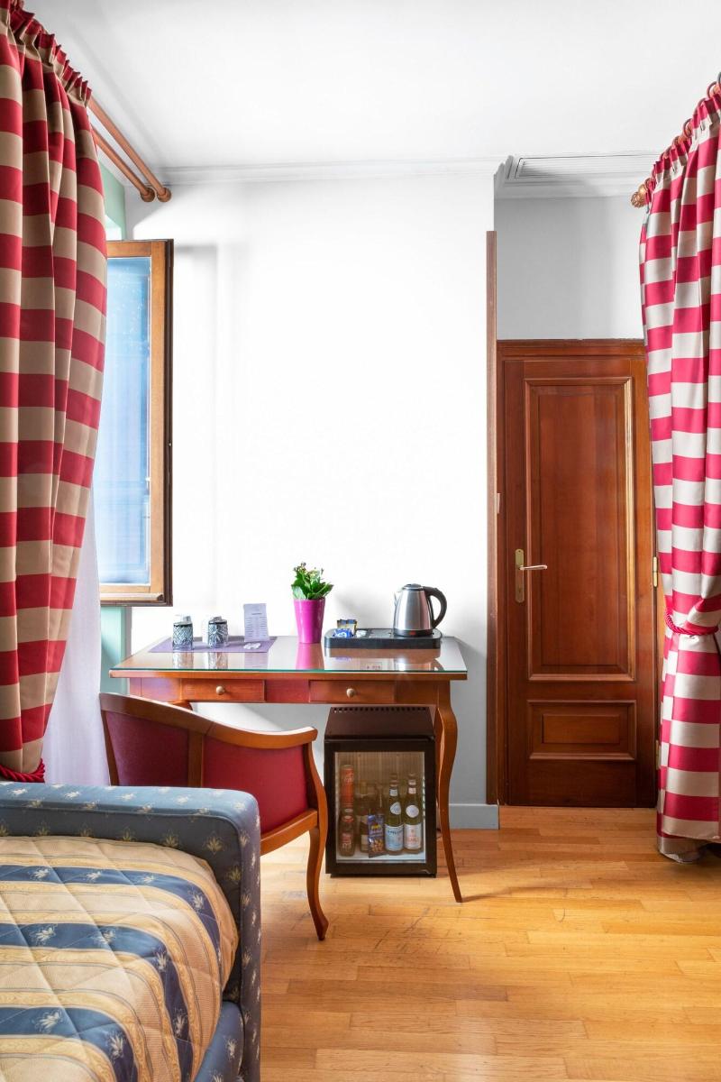 Hotel Piazza Di Spagna - Oda