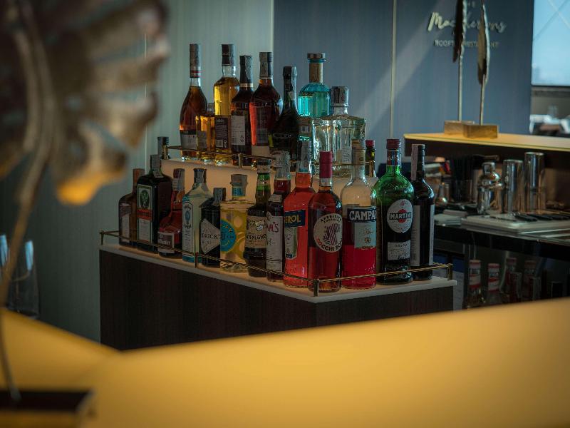 de Bonart Naples-Curio Collection by Hilton - Bar