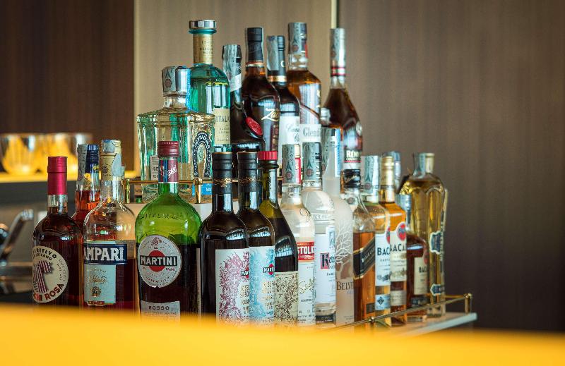 de Bonart Naples-Curio Collection by Hilton - Bar