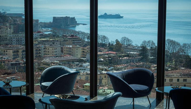 de Bonart Naples-Curio Collection by Hilton - Bar