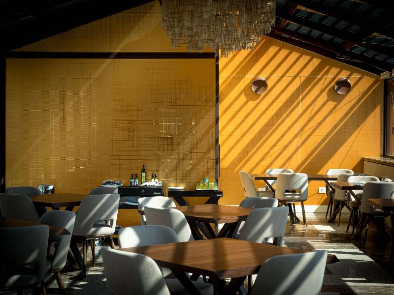 de Bonart Naples-Curio Collection by Hilton - Bar