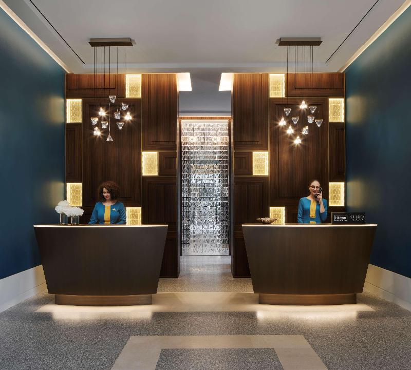 de Bonart Naples-Curio Collection by Hilton - Lobi