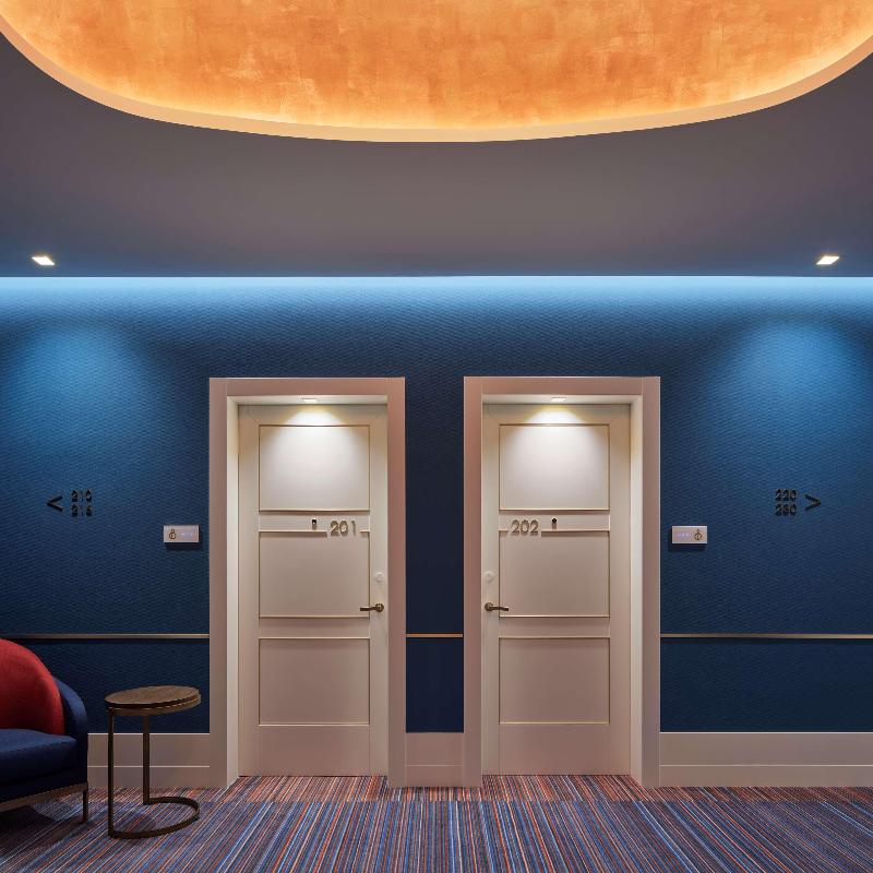 de Bonart Naples-Curio Collection by Hilton - Lobi