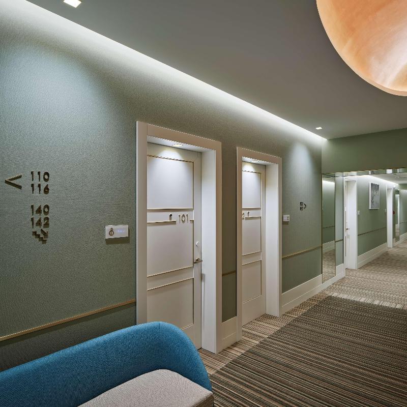 de Bonart Naples-Curio Collection by Hilton - Lobi