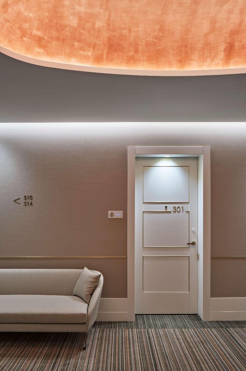 de Bonart Naples-Curio Collection by Hilton - Lobi
