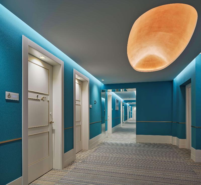 de Bonart Naples-Curio Collection by Hilton - Lobi