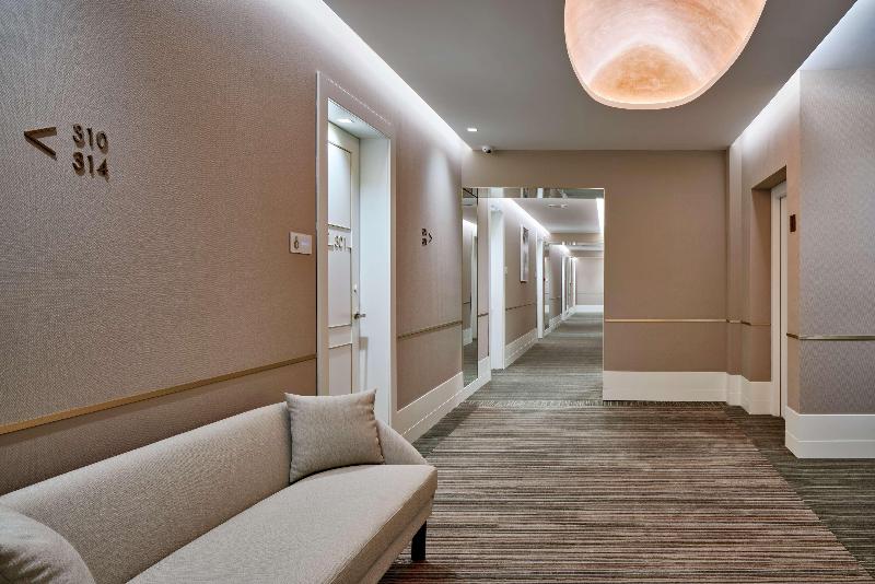 de Bonart Naples-Curio Collection by Hilton - Lobi