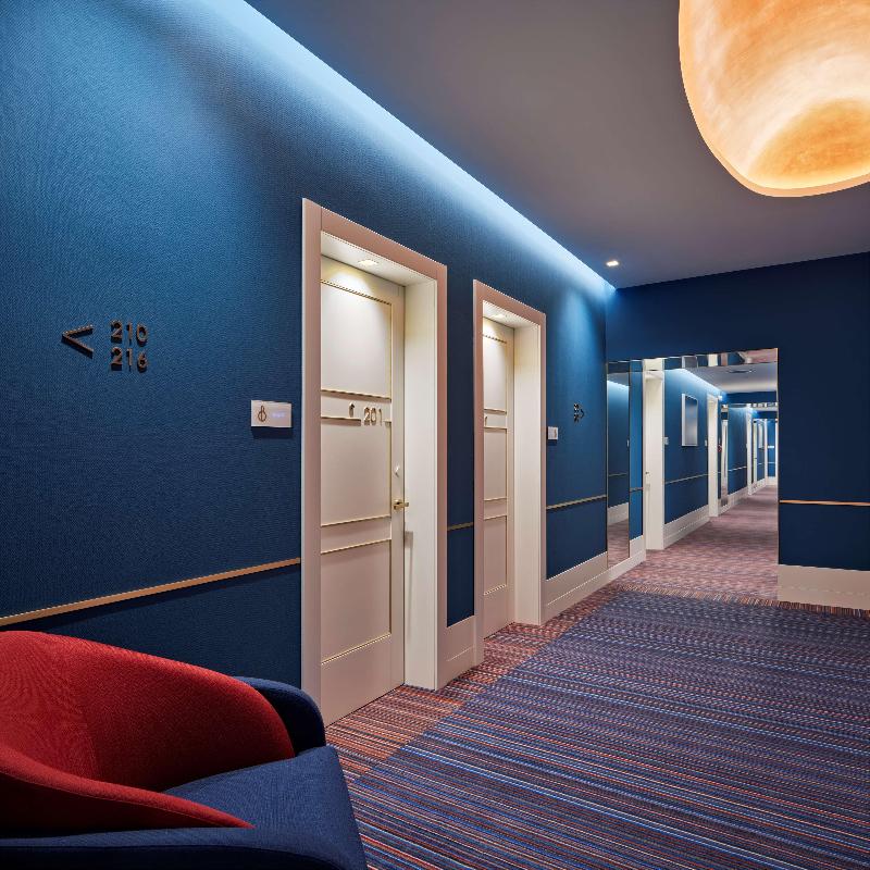 de Bonart Naples-Curio Collection by Hilton - Lobi
