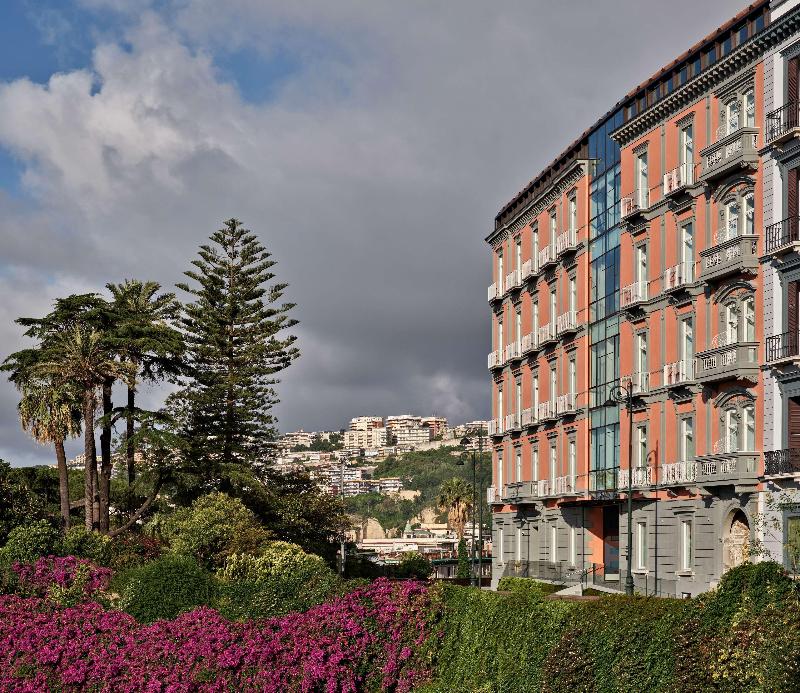 de Bonart Naples-Curio Collection by Hilton - Genel