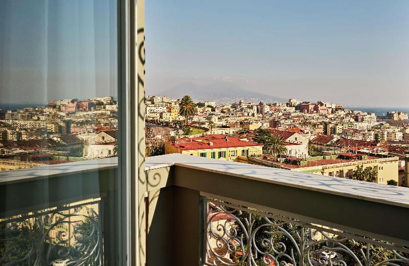 de Bonart Naples-Curio Collection by Hilton - Oda