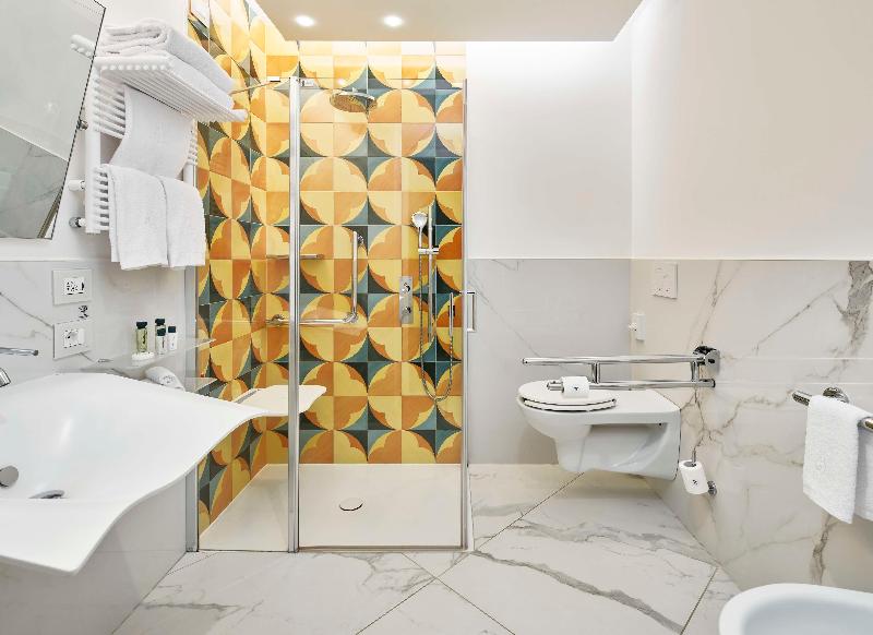 de Bonart Naples-Curio Collection by Hilton - Oda