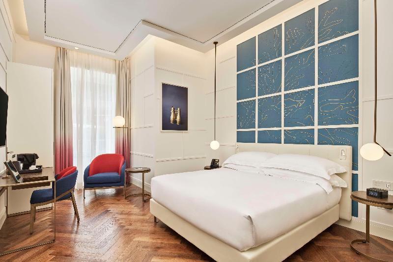 de Bonart Naples-Curio Collection by Hilton - Oda