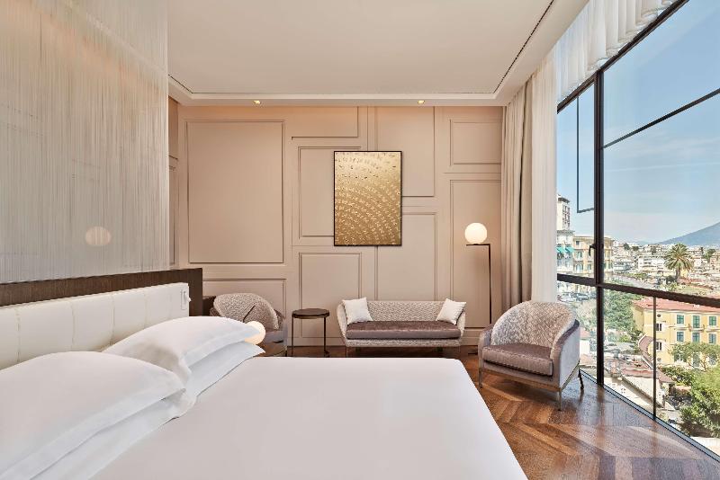 de Bonart Naples-Curio Collection by Hilton - Oda