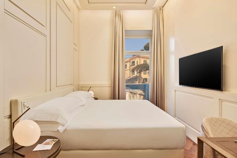 de Bonart Naples-Curio Collection by Hilton - Oda