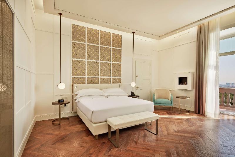 de Bonart Naples-Curio Collection by Hilton - Oda