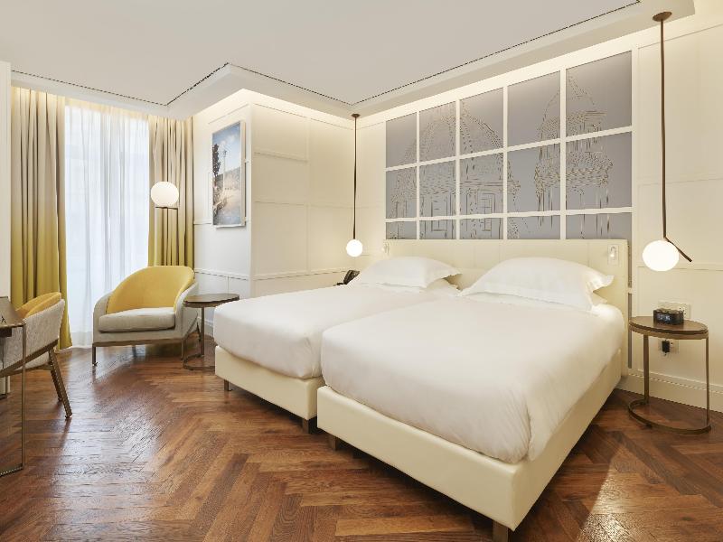 de Bonart Naples-Curio Collection by Hilton - Oda