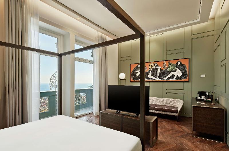 de Bonart Naples-Curio Collection by Hilton - Oda
