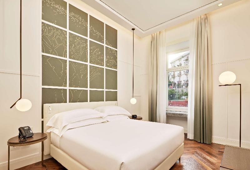 de Bonart Naples-Curio Collection by Hilton - Oda