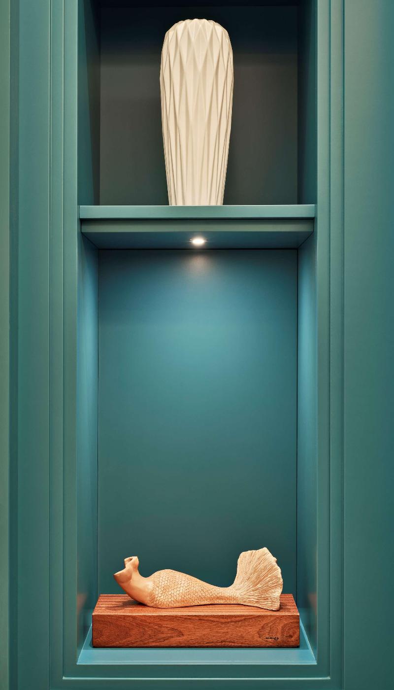 de Bonart Naples-Curio Collection by Hilton - Oda
