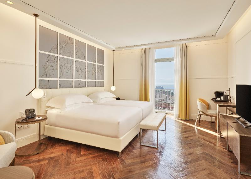 de Bonart Naples-Curio Collection by Hilton - Oda