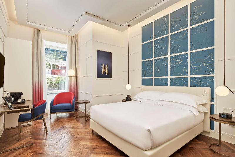 de Bonart Naples-Curio Collection by Hilton - Oda