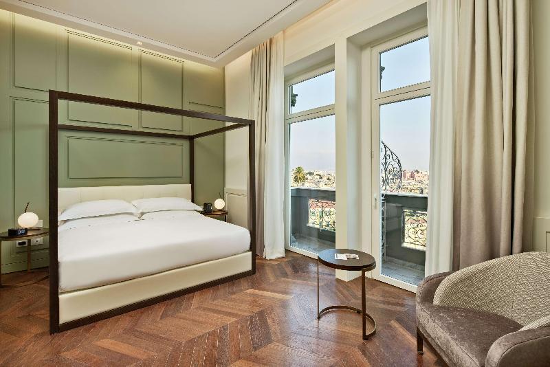 de Bonart Naples-Curio Collection by Hilton - Oda