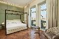 de Bonart Naples-Curio Collection by Hilton oda fotoğrafı