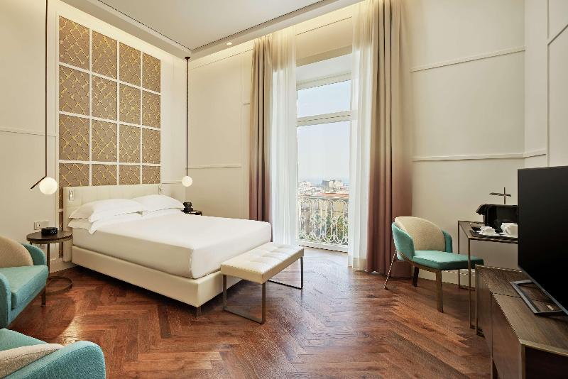 de Bonart Naples-Curio Collection by Hilton - Oda
