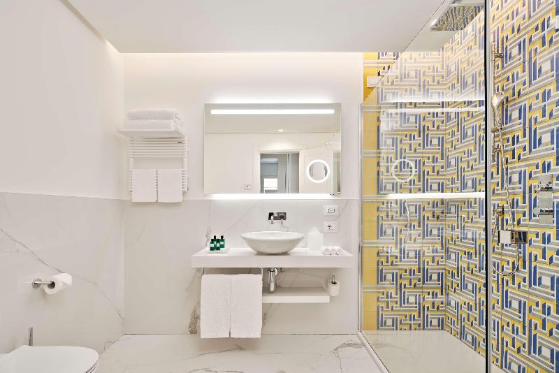 de Bonart Naples-Curio Collection by Hilton - Oda