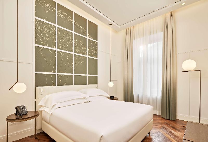de Bonart Naples-Curio Collection by Hilton - Oda
