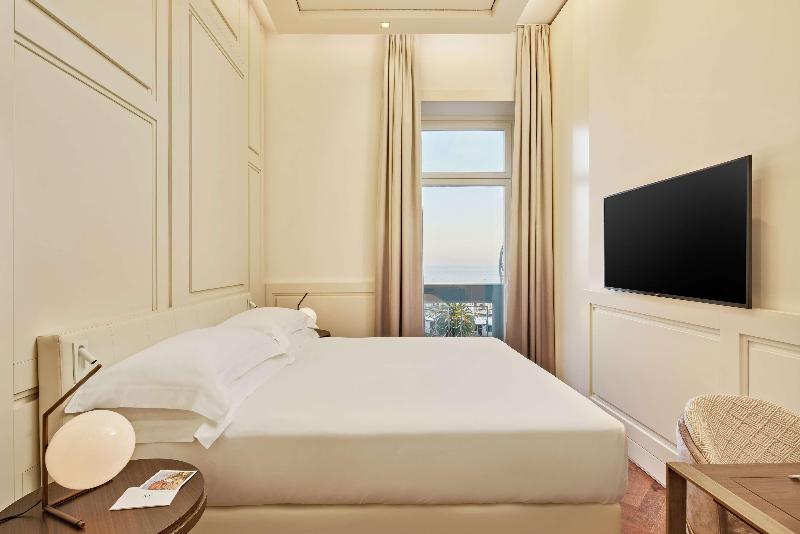 de Bonart Naples-Curio Collection by Hilton - Oda
