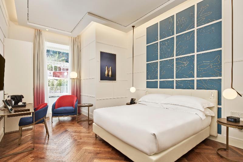 de Bonart Naples-Curio Collection by Hilton - Oda