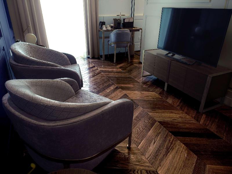 de Bonart Naples-Curio Collection by Hilton - Oda