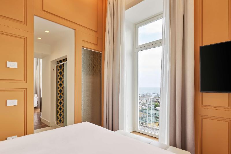 de Bonart Naples-Curio Collection by Hilton - Oda