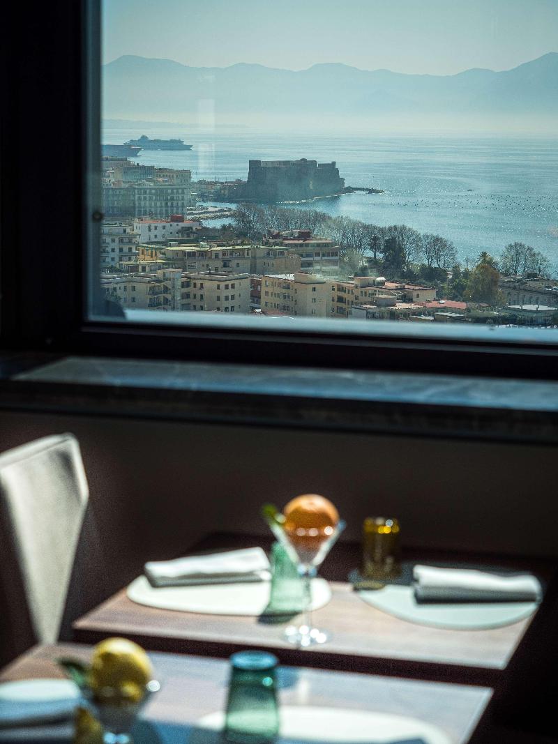 de Bonart Naples-Curio Collection by Hilton - Restoran