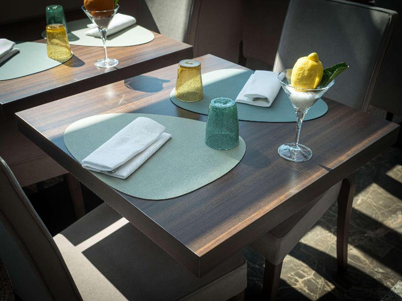 de Bonart Naples-Curio Collection by Hilton - Restoran