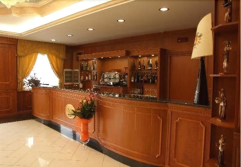 Capys - Bar