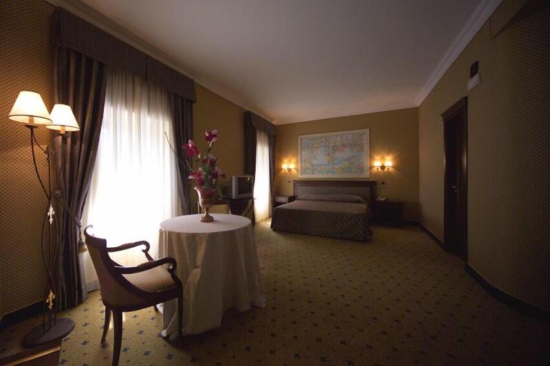 Hotel Don Carlo 4S - Oda