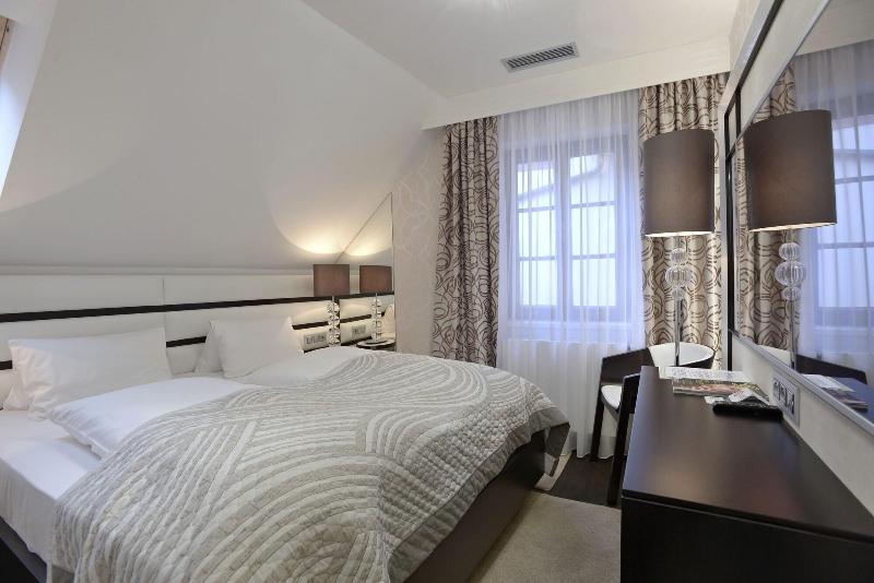 Hotel Grand - Oda
