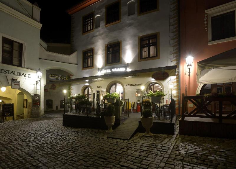 Hotel Grand - Restoran