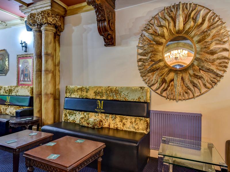 OYO Empire Hotel - Bar